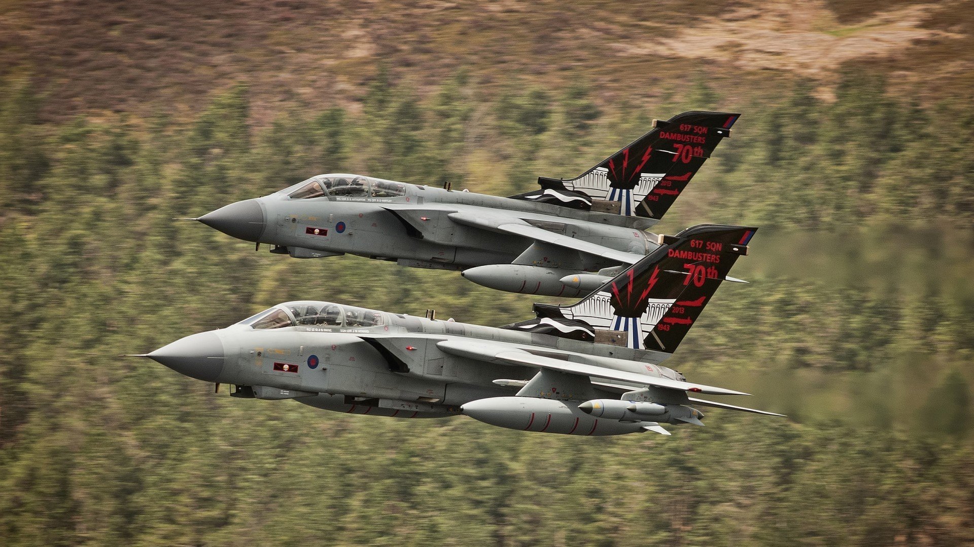 伊朗球员被雪砸中仍坚持比赛,获全场掌声,伊朗踢中国把球停在球门口