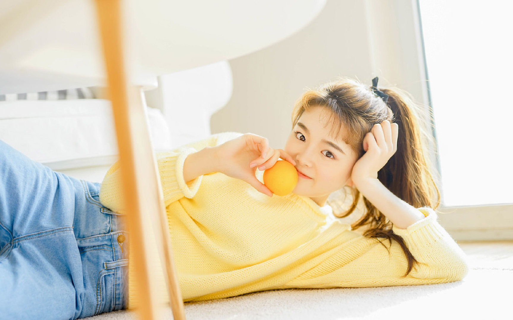 哥伦比亚队前锋洛佩斯在巴黎奥运会上表现出色，哥伦比亚球队队员