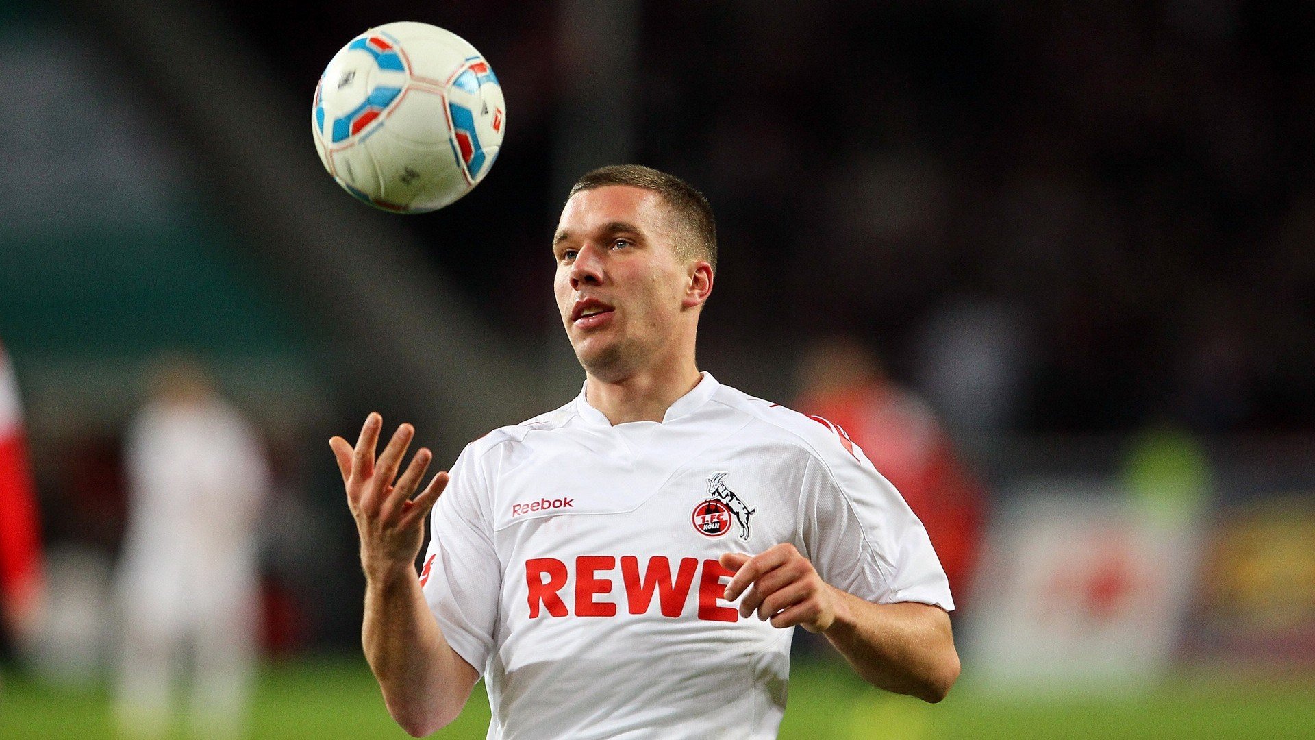 【虚拟现实看比赛】未来观众可能在家享受“身临其境”体验，虚拟现实视频介绍