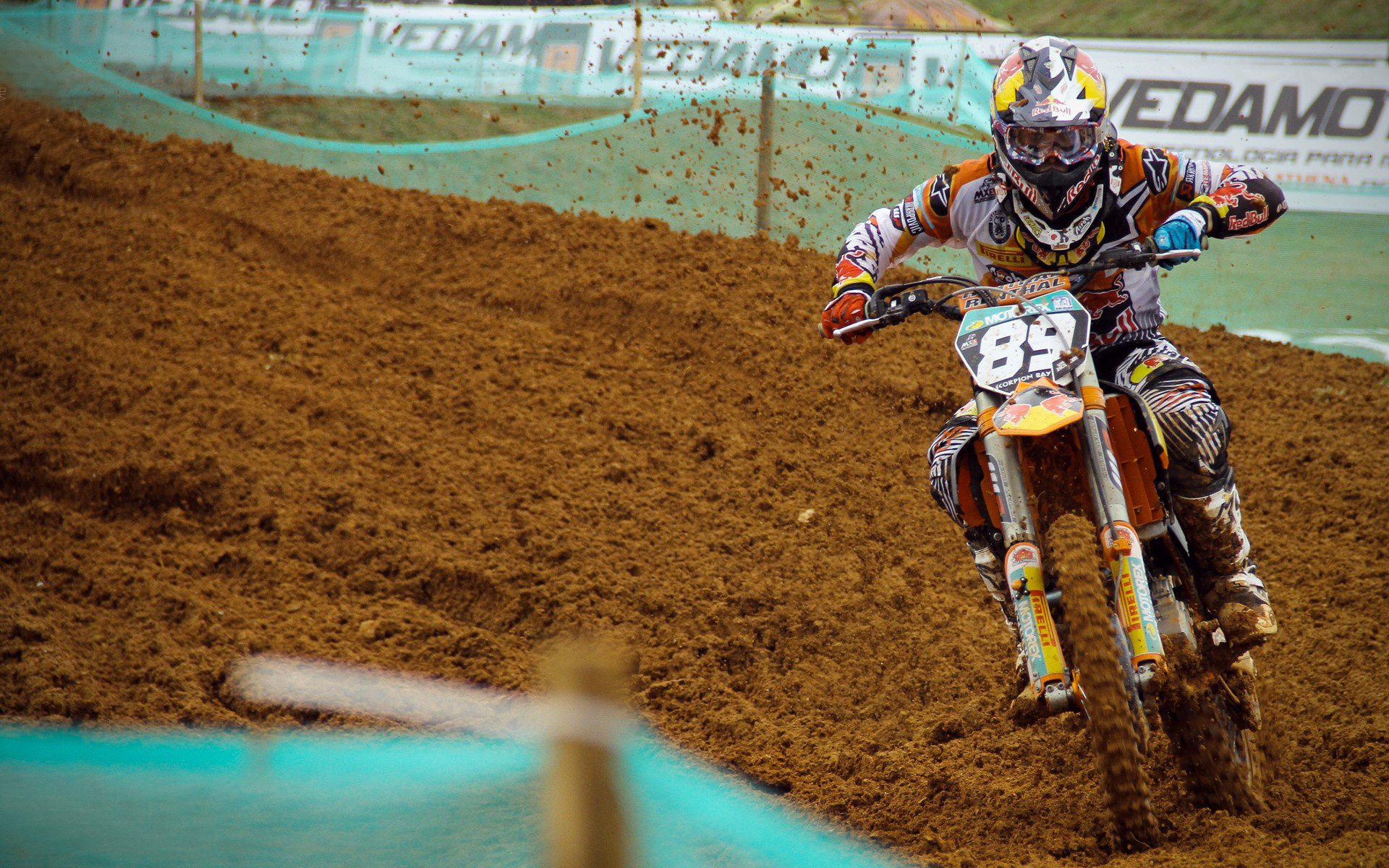 九游娱乐(jiuyou)官方网站-西甲：巴萨4-3战胜比利亚雷亚尔，莱万梅开二度刷新纪录，西甲第11轮巴萨vs比利亚雷亚尔